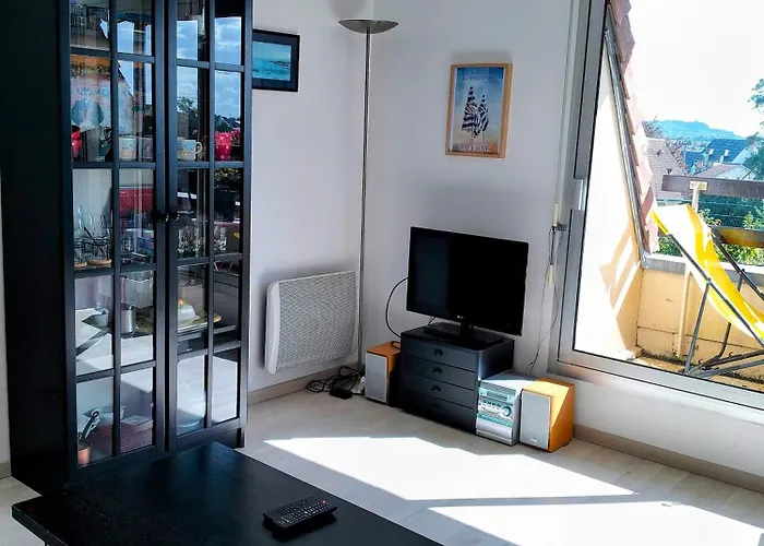 Joli Familial, 2 Chambres, Calme Et Soleil דירה קאבורג